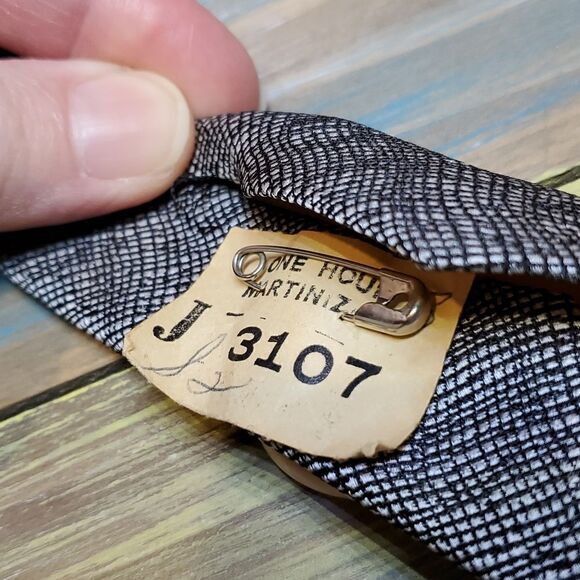 Beau Brummell Vintage 4.5" Wide Black/White/Red Statement Tie - Picture 6 of 8